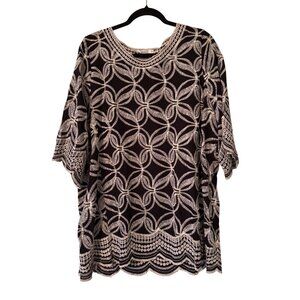 Solitaire Black & White Embroidered Pattern Short Sleeve Tunic Top Size 1X